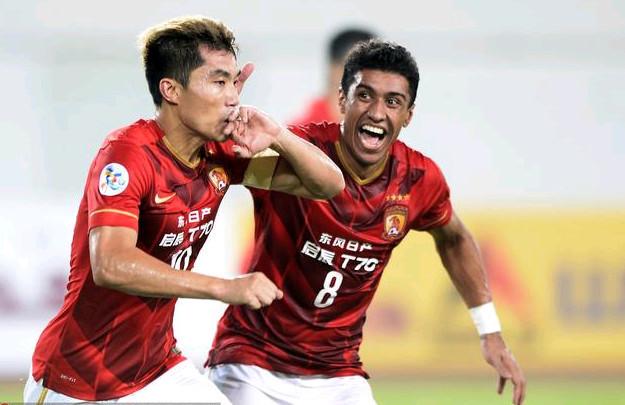 AC米兰主场气势如虹