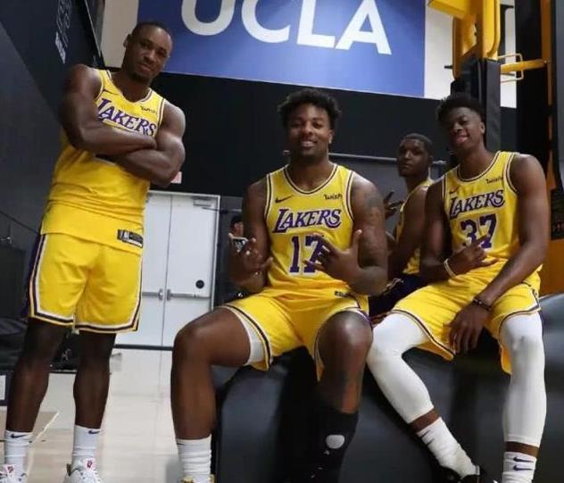 半场3-0萨格勒布迪纳摩，贝蒂斯队史第二次欧战上半时打进3球（贝蒂斯半场3-0领先萨格勒布迪纳摩，队史第二次在欧战上半场打入三球）