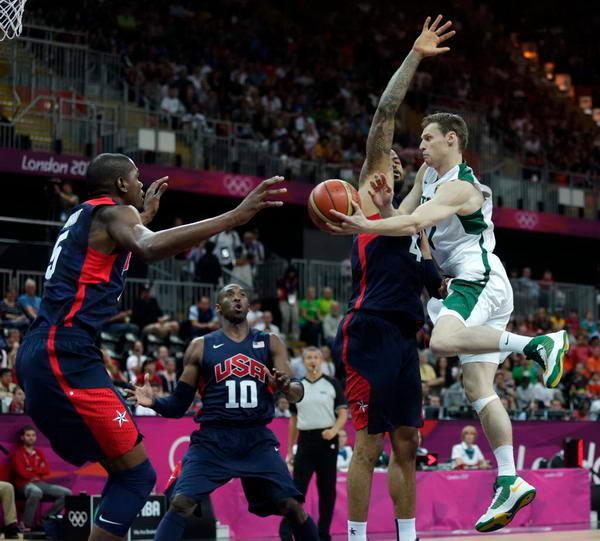 斯科蒂-巴恩斯23分 NBA湖人123-120险胜猛龙 里夫斯44分（里夫斯轰44分 湖人123-120力克猛龙 巴恩斯拿下23分）