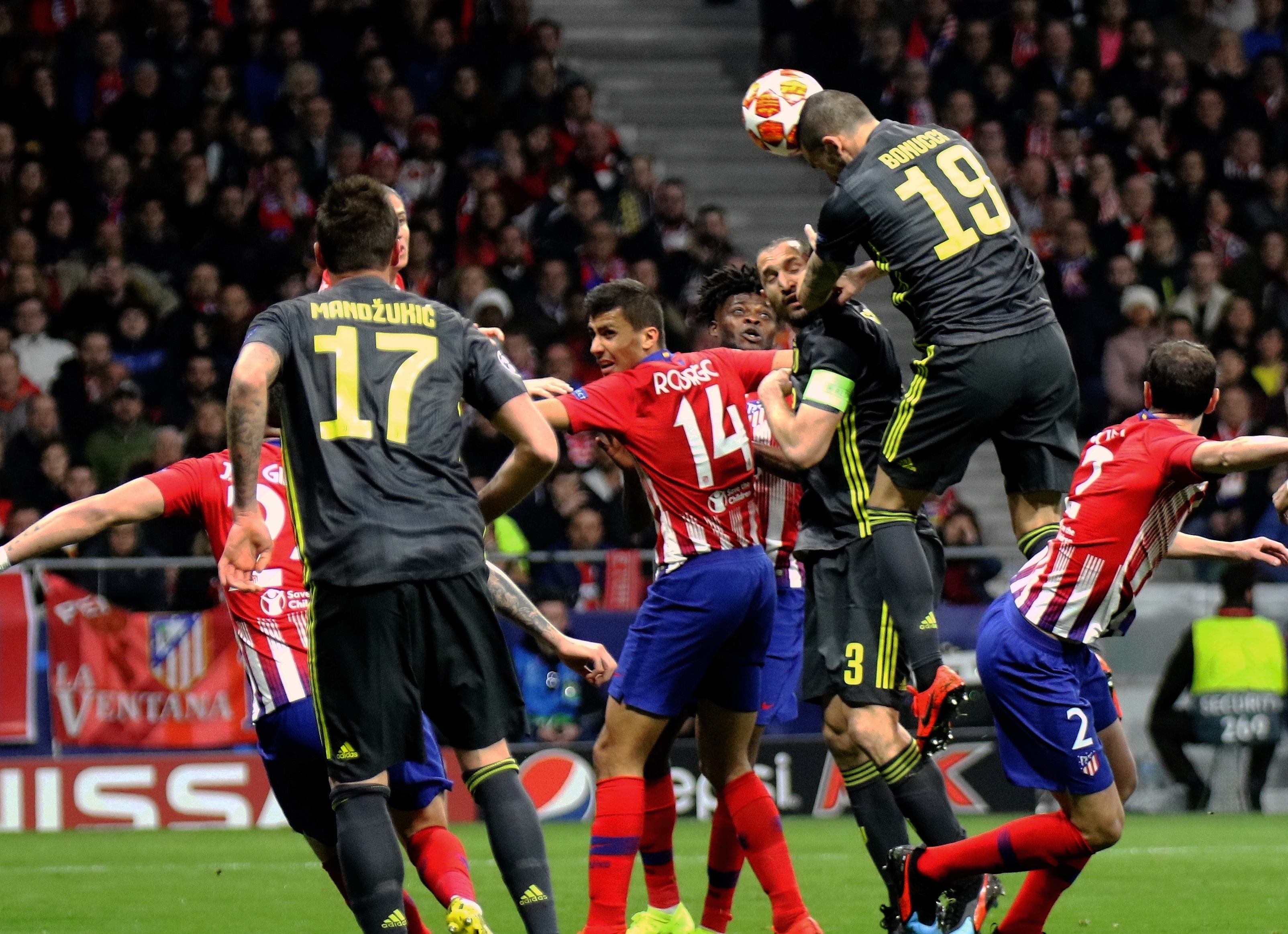 中国女足0-8惨败英格兰女足，张琳艳造险，斯坦韦戴帽