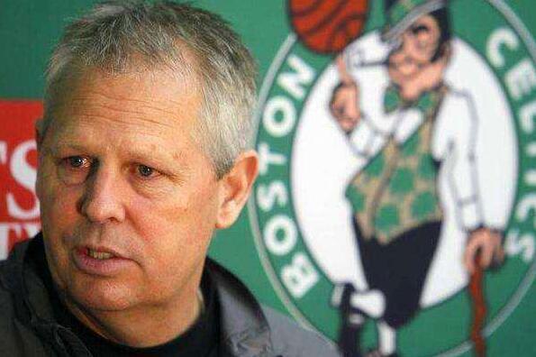 利物浦萨拉赫末段进球险胜曼联（萨拉赫终场前破门，利物浦险胜曼联）