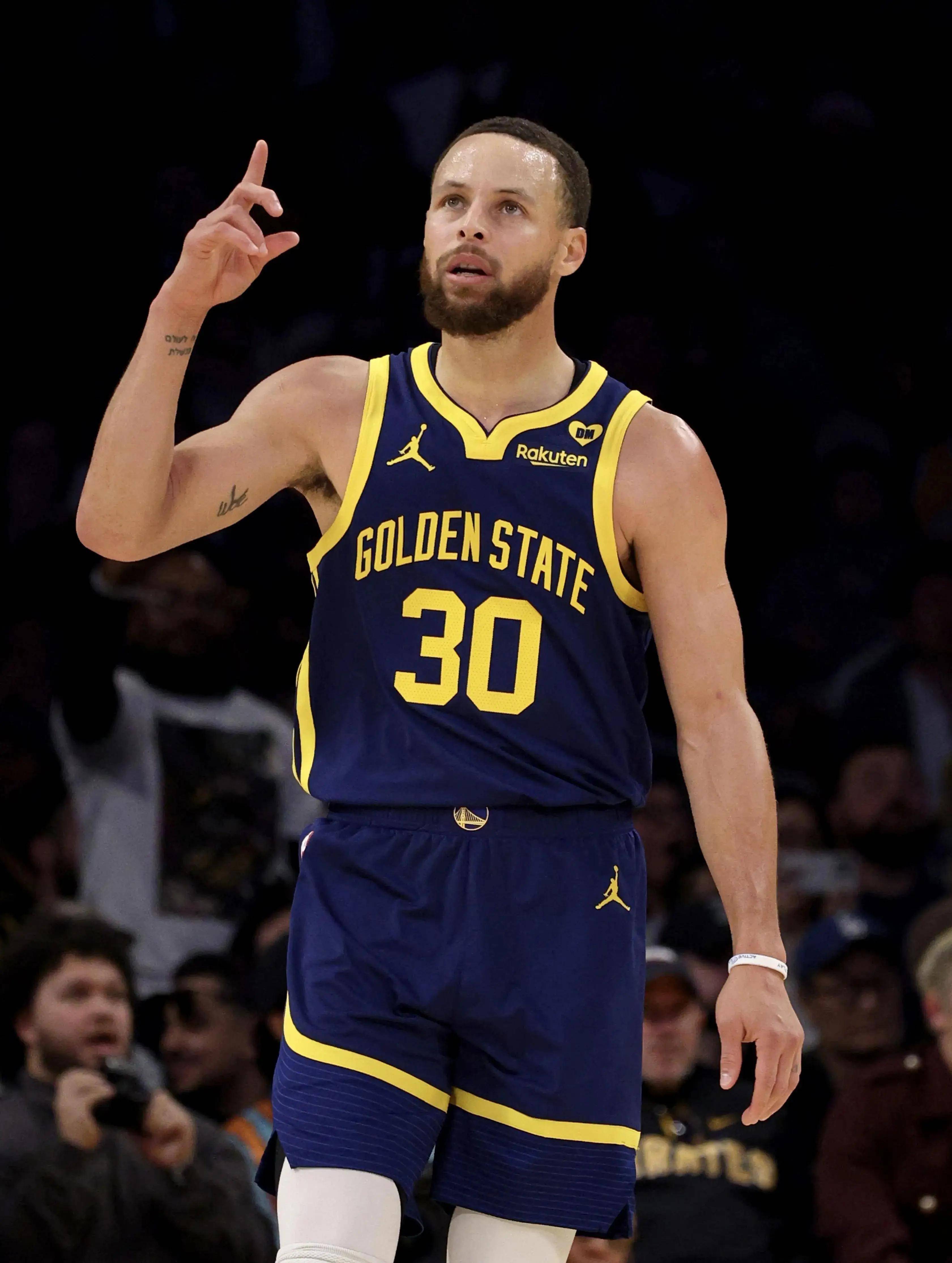 埃贝尔：穆西亚拉12月能参加合练；阿方索渴望复出但不能着急（埃贝尔：穆西亚拉预计12月随队合练，阿方索盼复出但需谨慎）