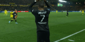 连续3场未首发，萨拉赫赛后发表激烈言论称被当成替罪羊，英媒曝利物浦选择支持斯洛特